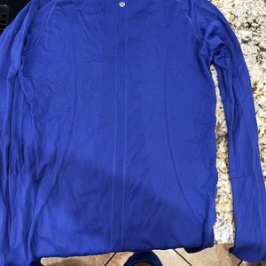 Lululemon running shirt size 12
